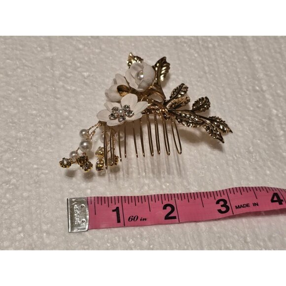 Gold Tone Floral Hair Comb White Flowers Pearls & Rhinestones Bridal Hairpiece - Picture 3 of 3